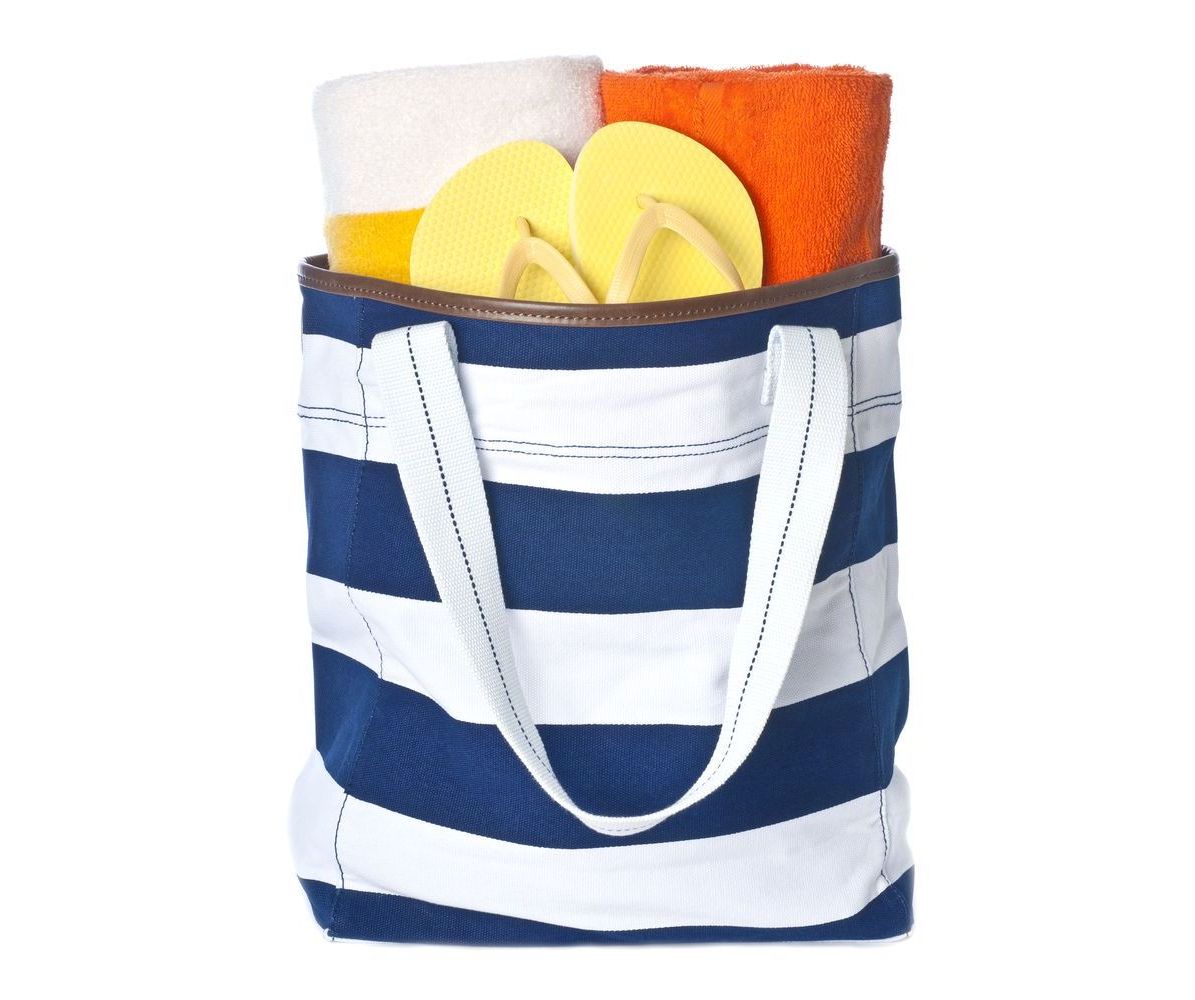 Τα 10 καλλυντικά που θα χρειαστείτε στην παραλία