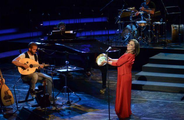 Μουσικό ταξίδι στην Ελλάδα με τη Χάρις Αλεξίου και τους Nouveau Sextet