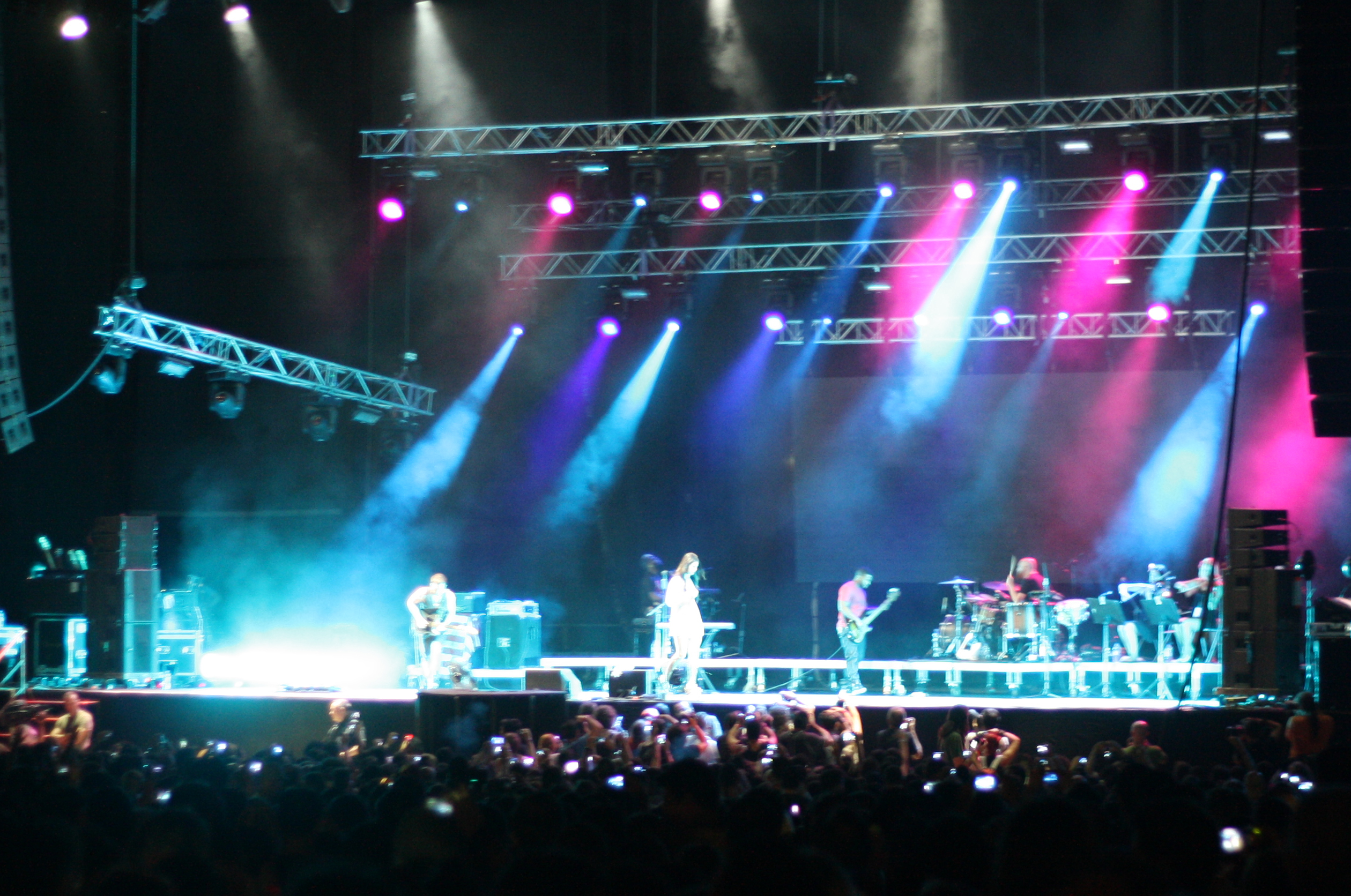 Το in.gr στη συναυλία της Λάνα Ντελ Ρέι στη Μαλακάσα