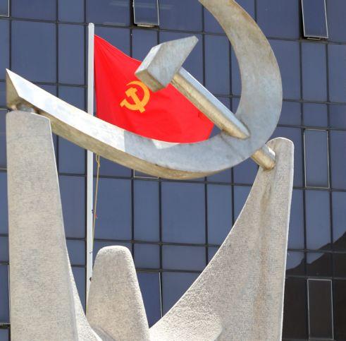 «Η ΚΕΔΕ αποδέχεται και νομιμοποιεί τις απολύσεις» λέει το ΚΚΕ