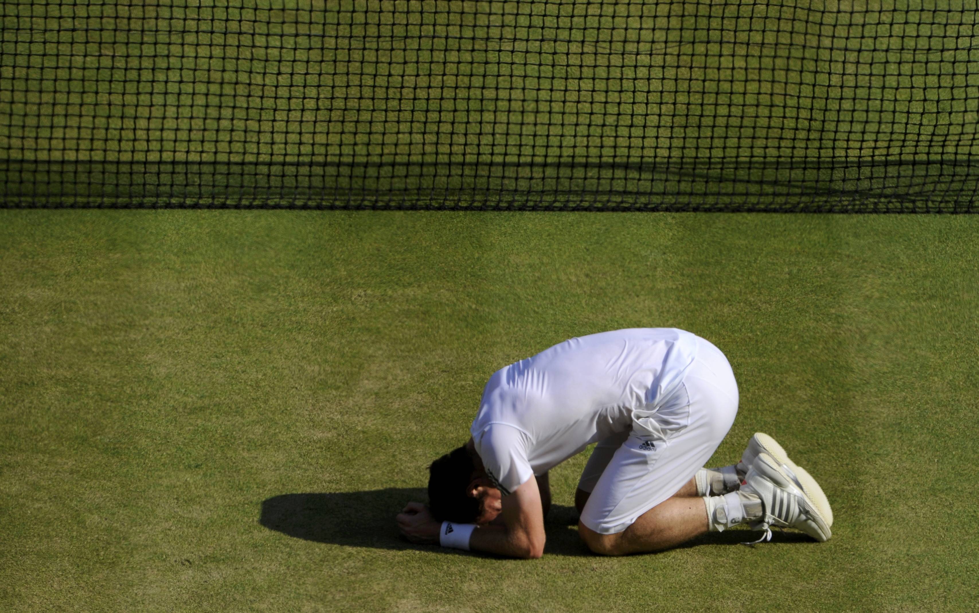 «Aν κερδίσει ο Μάρεϊ το Γουίμπλεντον, θα κάνω τατουάζ στον…» είπε και το τήρησε