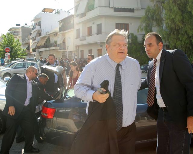 Αποδοκιμασίες και μπουκάλια κατά του Ευ.Βενιζέλου σε Ρέθυμνο και Χανιά