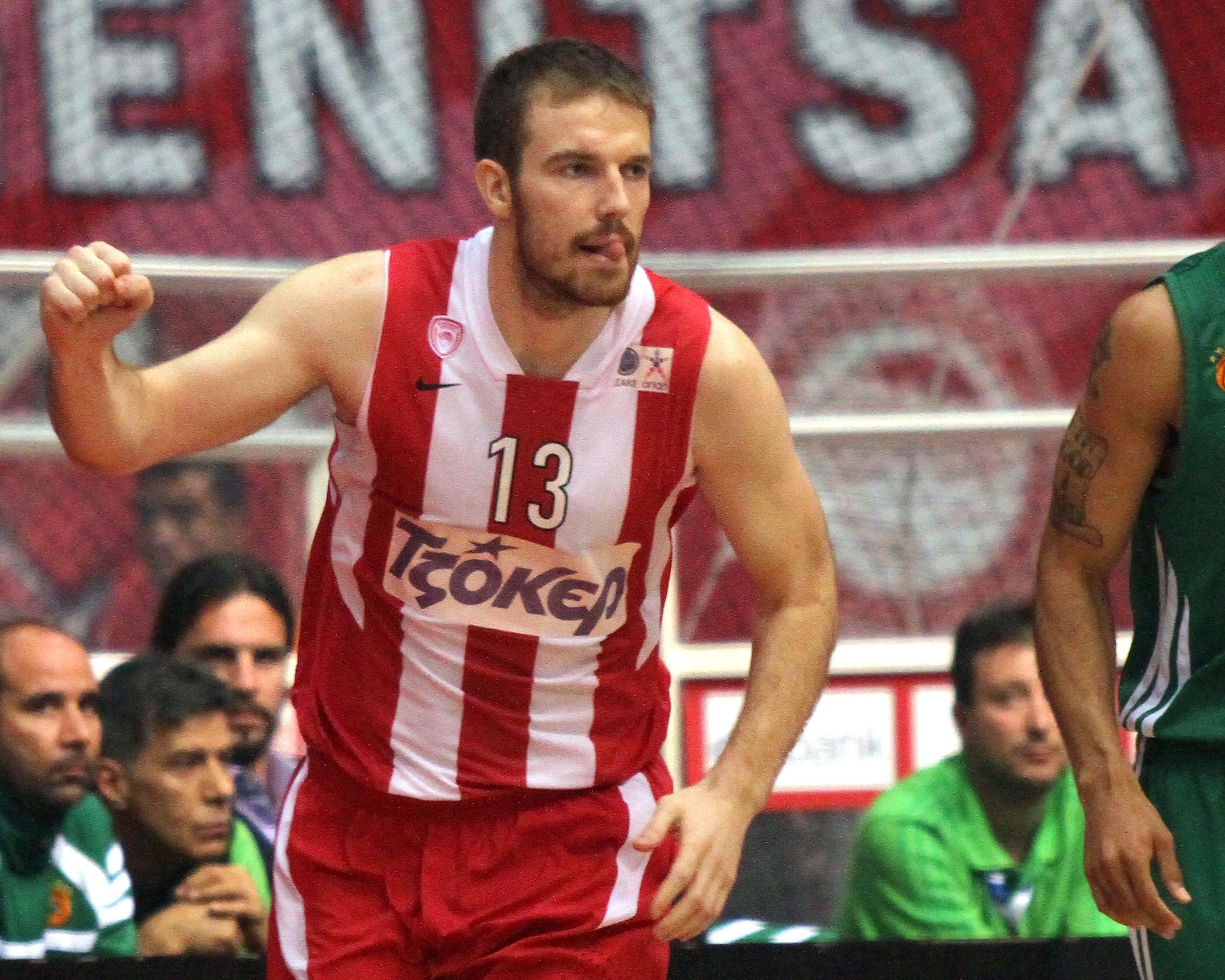 Ο Ολυμπιακός ευχαρίστηκε και… χαιρέτησε τον «Γκέτσε»