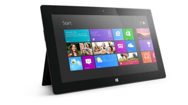 H Microsoft ρίχνει κατά 30% την τιμή του Surface με Windows RT