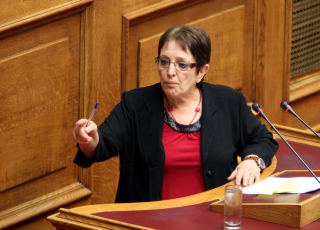 Κάλπικη η αντιπαράθεση κυβέρνησης-ΣΥΡΙΖΑ, λέει η Αλέκα Παπαρήγα