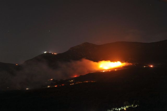 Πυρκαγιά σε δύσβατη δασική έκταση στην Πάρνηθα
