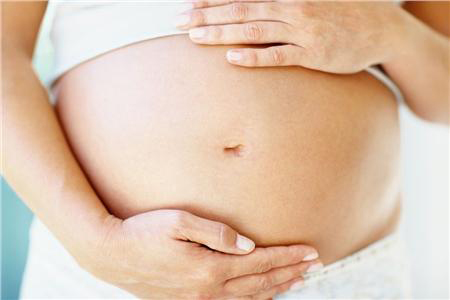 Πως να αντιμετωπίσετε την καούρα και τη δυσπεψία στην εγκυμοσύνη