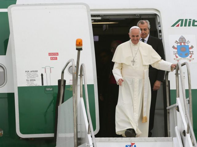 Ο Πάπας Φραγκίσκος έφτασε στην «αγκαλιά» της Βραζιλίας
