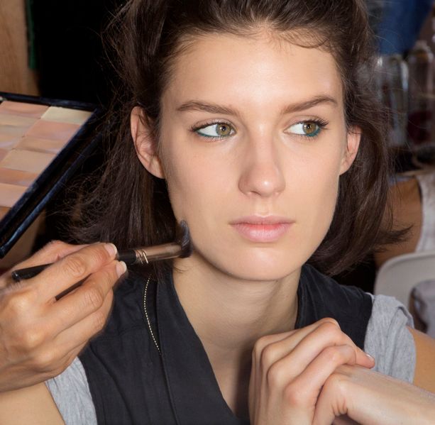 Το μακιγιάζ που κάνει τα μάτια και τα χείλη να δείχνουν μεγαλύτερα