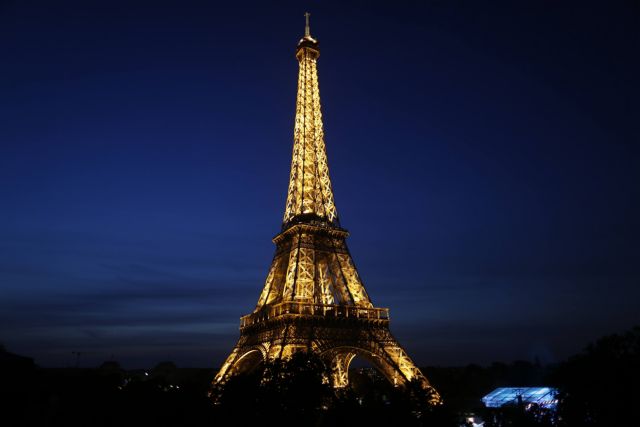 Φορτίο -60 τόνων- με μινιατούρες του Πύργου του Αϊφελ κατασχέθηκε στο Παρίσι