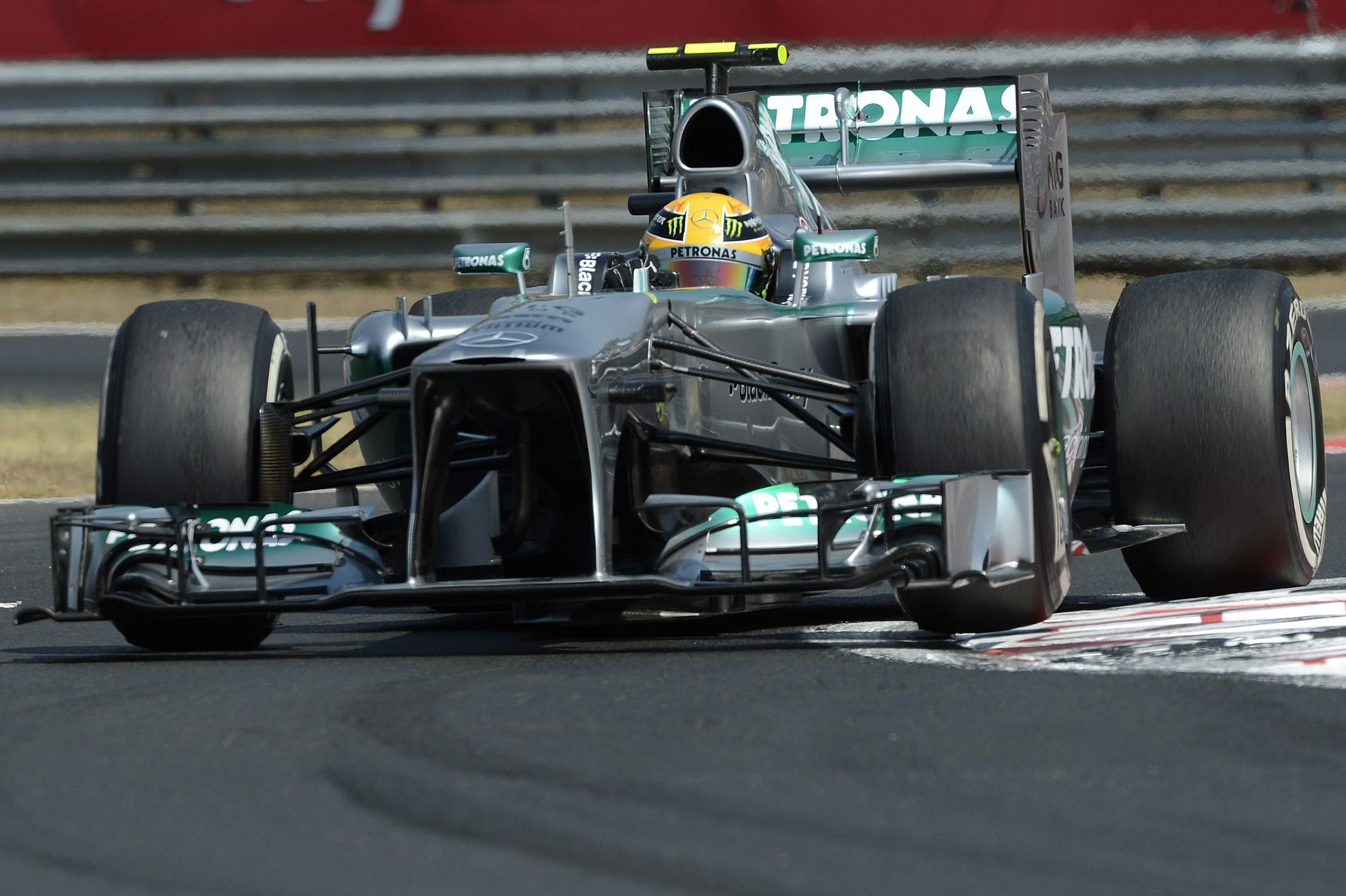 GP Ουγγαρίας 2013: Ανατροπή και pole position για τον L. Hamilton
