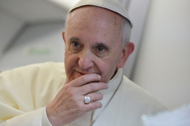 «Ποιος είμαι εγώ που θα κρίνω τους ομοφυλόφιλους;» λέει ο Πάπας