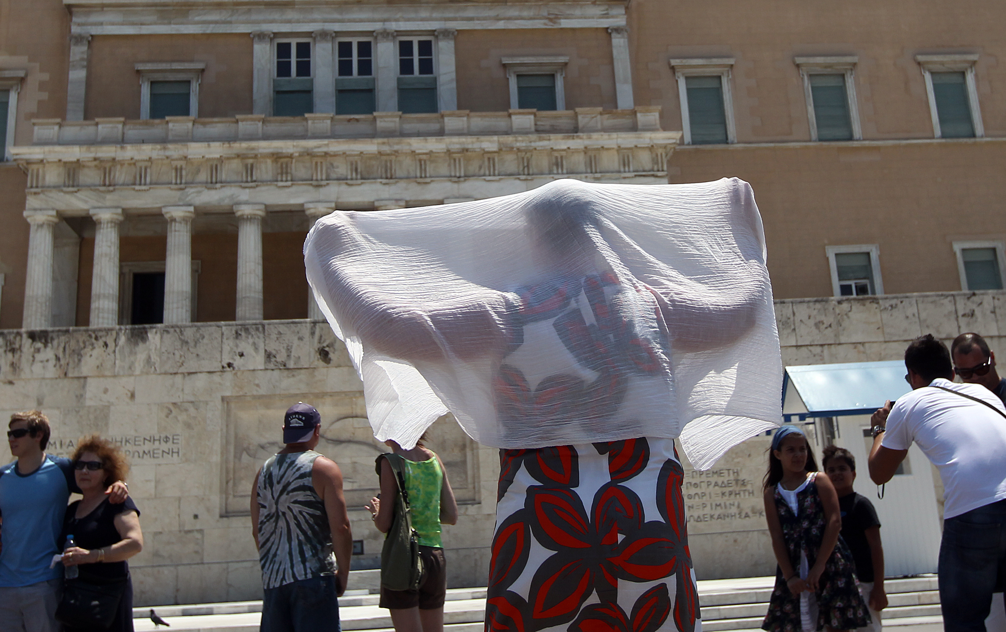 «Mίνι καύσωνας» με τον υδράργυρο να αγγίζει τους 40 βαθμούς