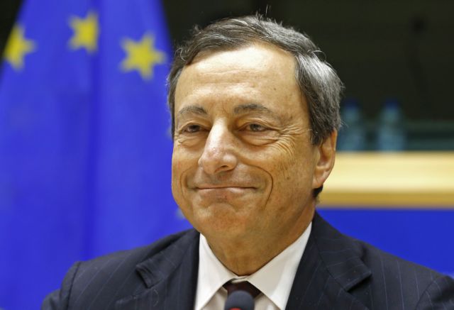 Τα επιτόκια θα παραμείνουν σε χαμηλά επίπεδα, λέει ο Ντράγκι