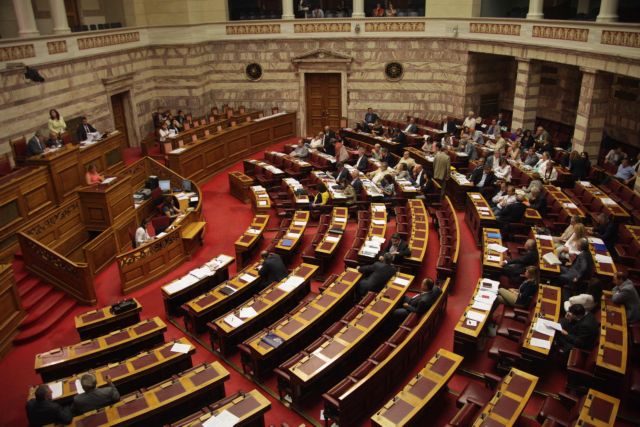 Ο «ψευτο-εθνάρχης» πρόδωσε την Κύπρο κι όχι η Χούντα, λέει η Χρυσή Αυγή