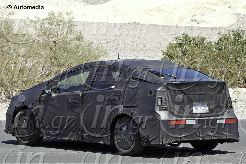 Toyota Prius 2015: Ο μπαμπάς -των υβριδικών- (εκ)παιδεύεται στην έρημο
