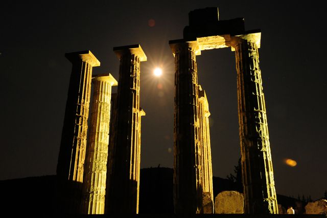 Πανσέληνος στις ελληνικές αρχαιότητες στις 21 Αυγούστου