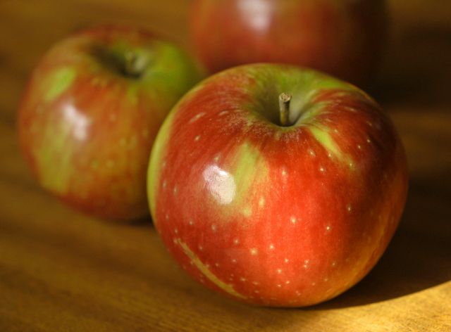 Πλήρωσε ιδιώτη για iPhone, παρέλαβε δύο… μήλα