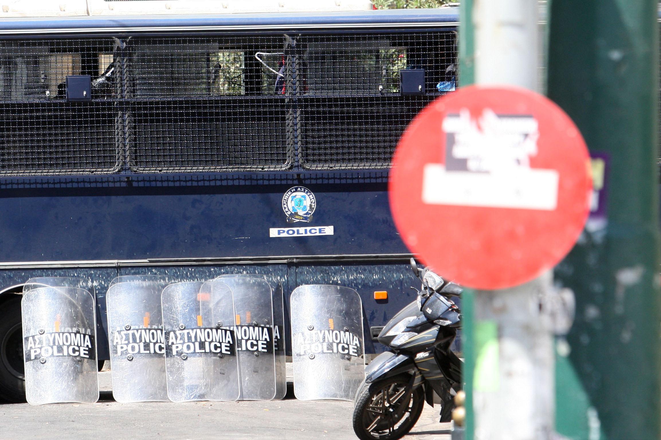 Αστυνομική επιχείρηση για την εκκένωση τριών κτιρίων στην Πάτρα
