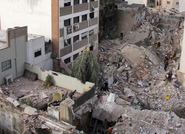 Δώδεκα νεκροί και 15 αγνοούμενοι από έκρηξη στο Ροσάριο της Αργεντινής