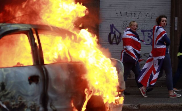 Επεισόδια στο Μπέλφαστ με φόντο πορεία ρεπουμπλικανών