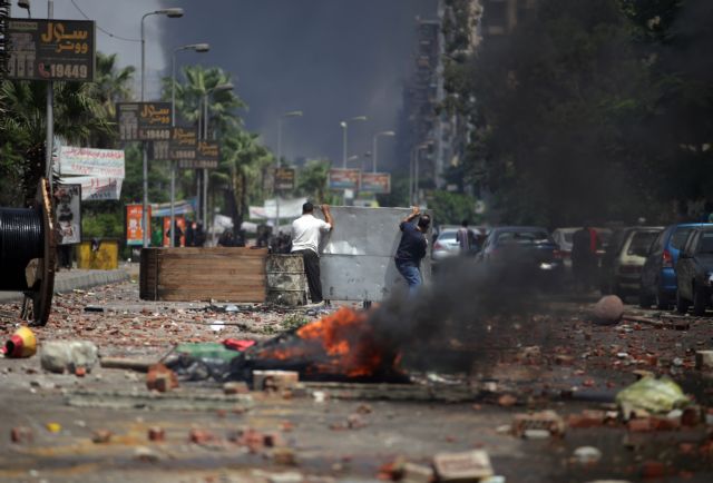 Αιματοκύλισμα κατά την επέμβαση στις δύο συγκεντρώσεις υπέρ του Μόρσι