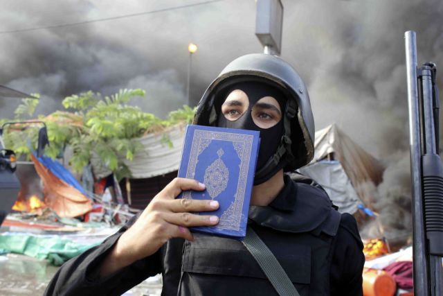 Στις φλόγες χριστιανικές εκκλησίες στην Αίγυπτο σε αντίποινα ισλαμιστών