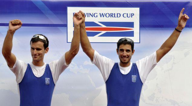 Τσιάβου και αφοί Γκουντούλα στο βάθρο του Παγκοσμίου παράκτιας κωπηλασίας