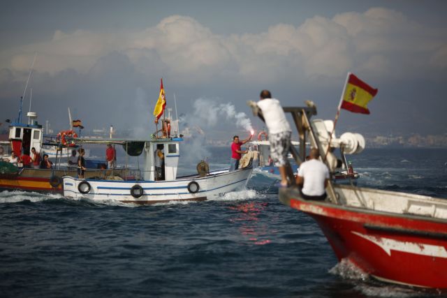 Θαλάσσια διαμαρτυρία για τους Ισπανούς αλιείς στα νερά του Γιβραλτάρ