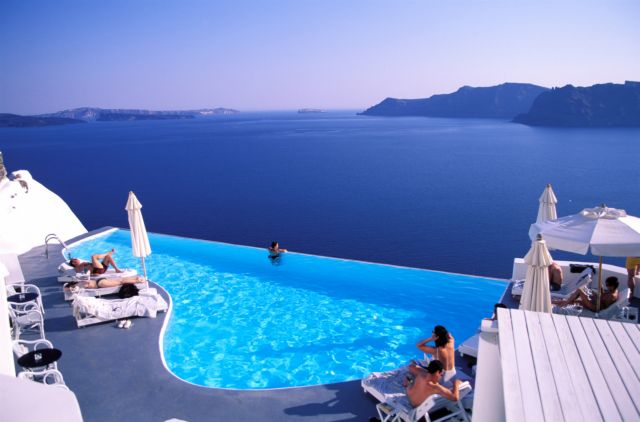 Ελπίδες στην αγορά για χρονιά – ρεκόρ στον τουρισμό