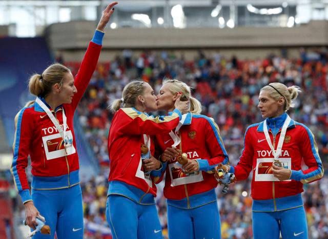 Παρερμηνεία των ΜΜΕ χαρακτήρισε η ρωσίδα το φιλί… διαμαρτυρία