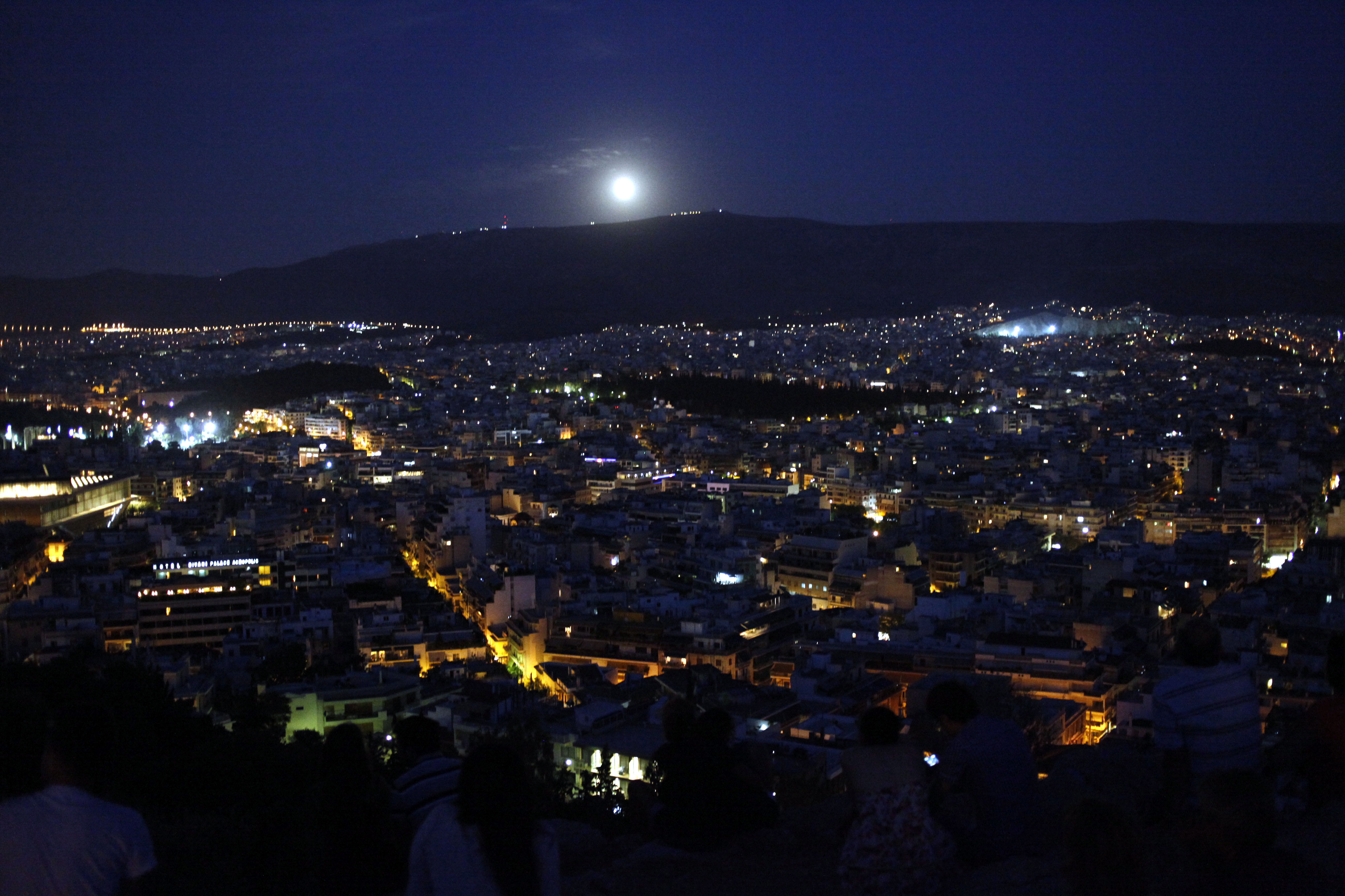 Η αυγουστιάτικη πανσέληνος σε φωτογραφίες