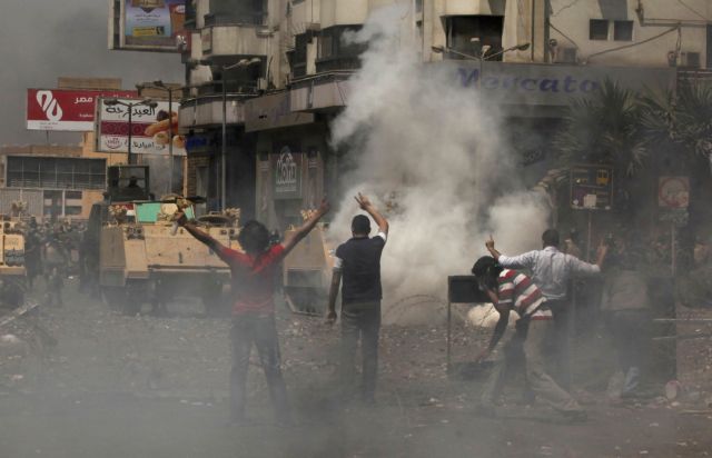 Δημοκρατία και ασφάλεια υπόσχεται η κυβέρνηση στην Αίγυπτο