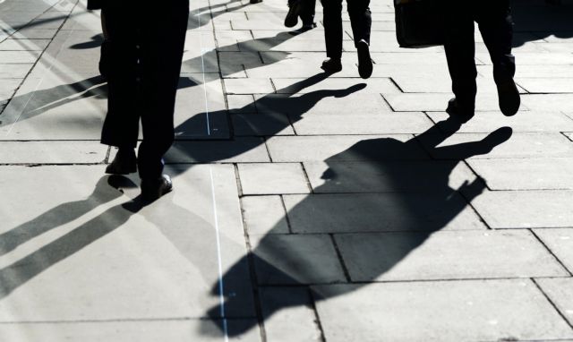 Κοροϊδία των ανέργων το πρόγραμμα κοινωφελούς εργασίας, λέει η Αντιπολίτευση