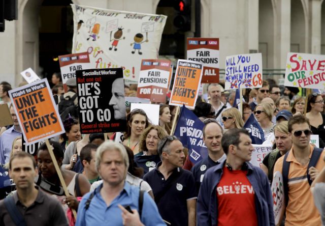 Απεργίες προκήρυξαν για τον Οκτώβριο οι εκπαιδευτικοί στη Βρετανία