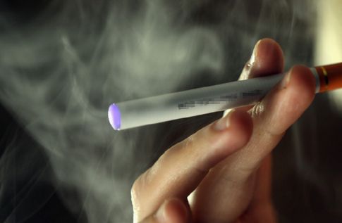 Το ηλεκτρονικό τσιγάρο «αποτελεσματικό στη διακοπή του καπνίσματος»