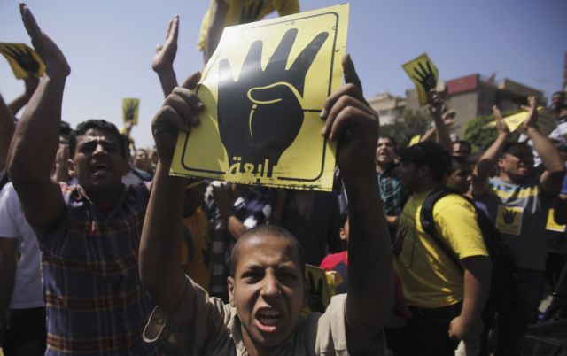 Στους δρόμους βγήκαν χιλιάδες υποστηρικτές του Μόρσι