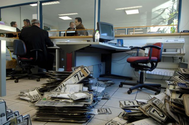 «Πακέτο» έρχονται ο φόρος πολυτελείας με τα τέλη κυκλοφορίας