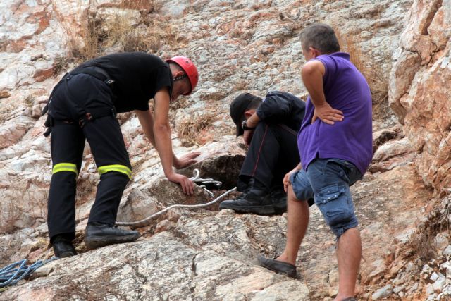 Απεγκλωβίστηκε ο 14χρονος μαθητής που έπεσε σε σπηλιά στο Αττικό Άλσος