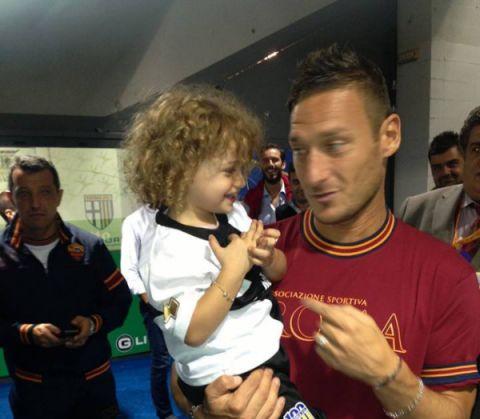 Ο Τότι βοήθησε οικονομικά ένα κοριτσάκι να κάνει επέμβαση