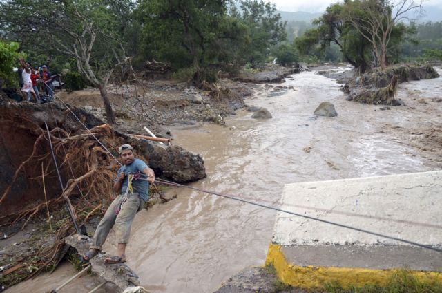 Στους 80 οι νεκροί από τους κυκλώνες στο Μεξικό, αγνοούνται 58 άτομα