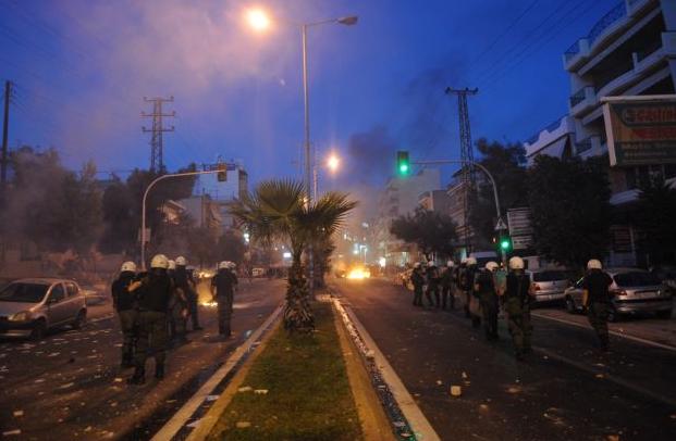 Στον εισαγγελέα απολογούνται οι συλληφθέντες για τα επεισόδια στο Κερατσίνι