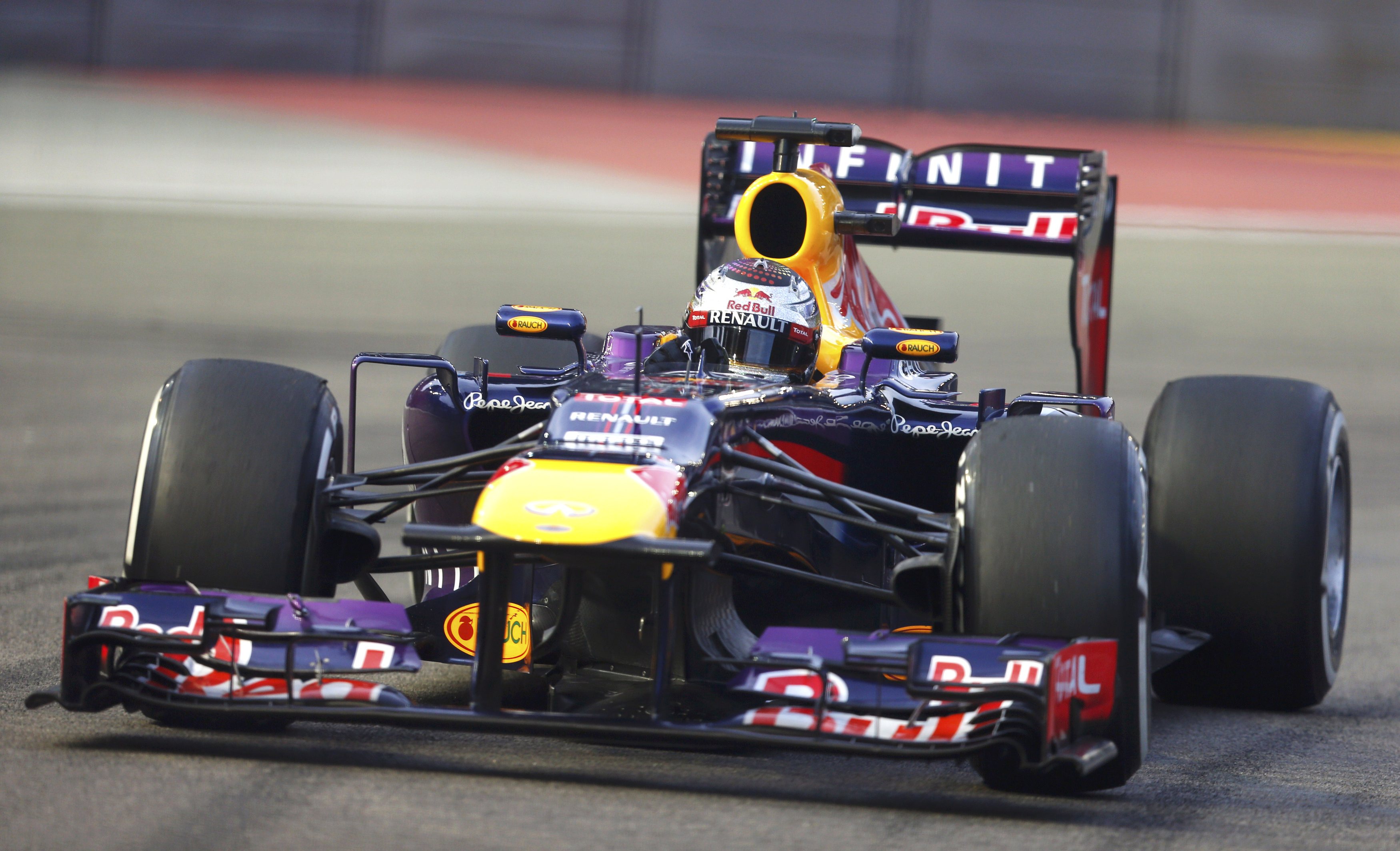 GP Σιγκαπούρης 2013: Και πάλι S. Vettel αλλά με τις διαφορές να κλείνουν στις ΕΔ 3