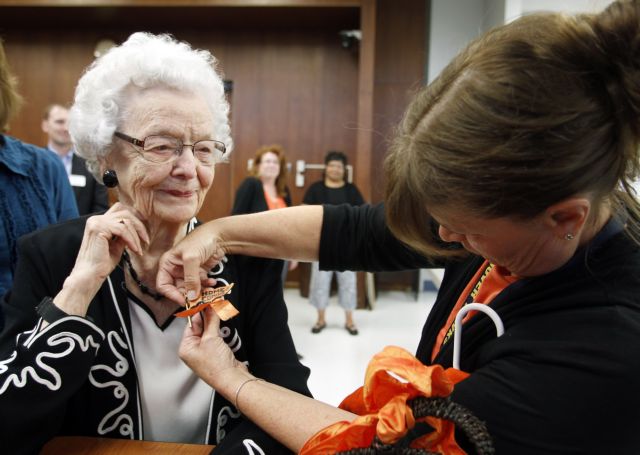 Απολυτήριο Λυκείου πήρε 99χρονη από την Αϊόβα