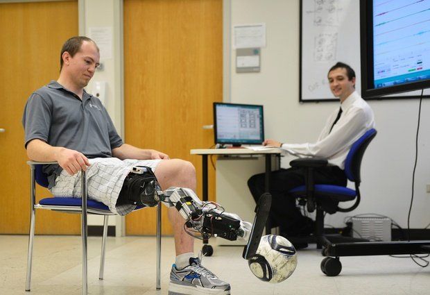 Το πρώτο τεχνητό πόδι που κινείται με τη σκέψη