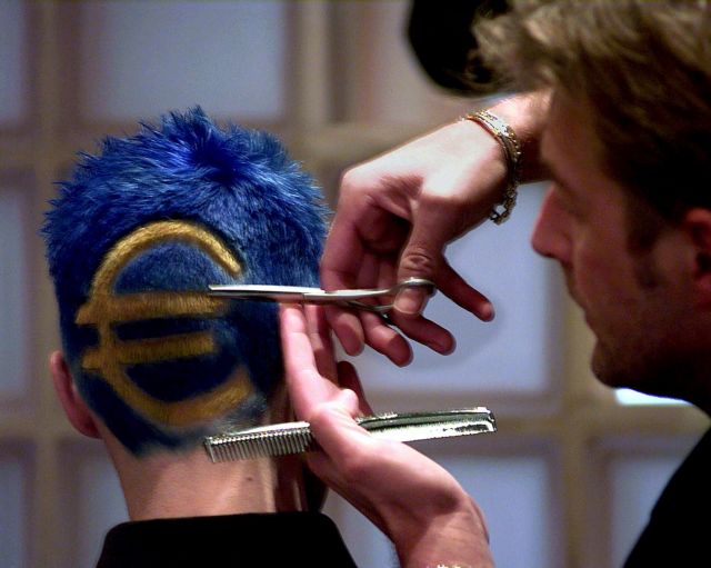 Επαρκές για την Ελλάδα ένα «έμμεσο κούρεμα» χρέους λέει ο Ρέγκλινγκ του ESM