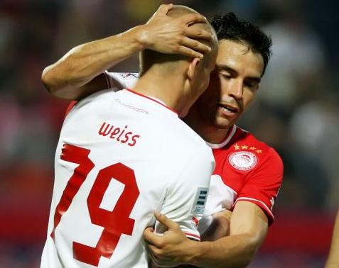 Ο Σαβιόλα τα έκανε… όλα στην Πλατεία για τον Ολυμπιακό