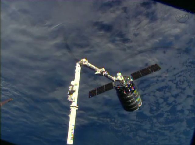 Ένας Κύκνος φέρνει προμήθειες στον Διεθνή Διαστημικό Σταθμό