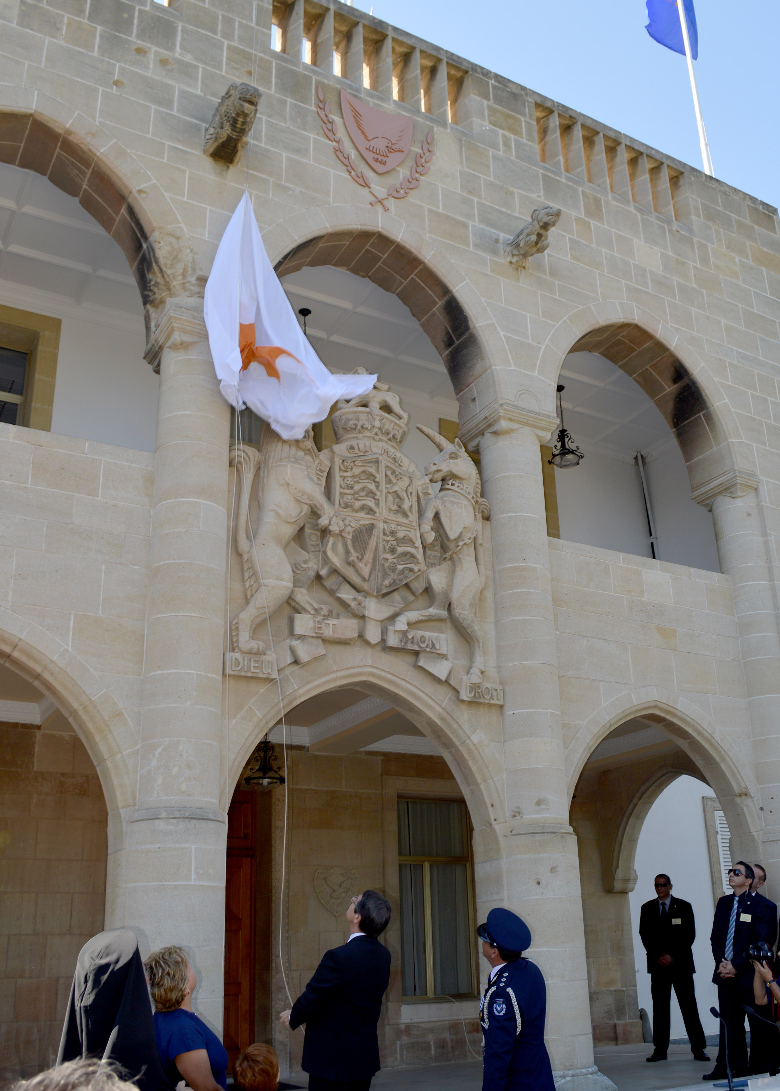 Για πρώτη φορά στο προεδρικό μέγαρο της Λευκωσίας ο θυρεός της Κύπρου