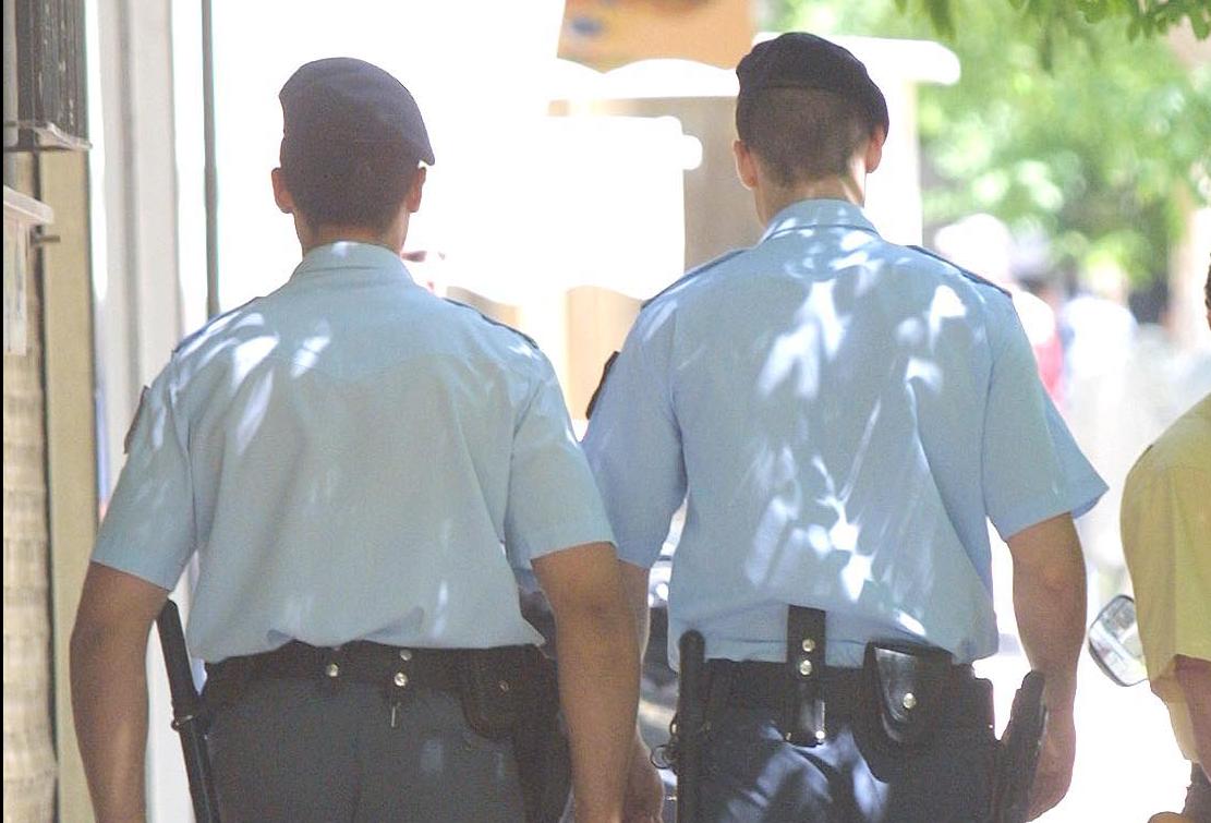 Οπλοστάσιο βρέθηκε στην κατοχή του πρώην διοικητή του ΑΤ Αγίου Παντελεήμονα